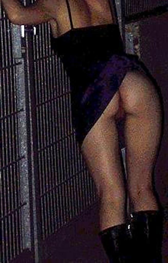 25P Hot and sexy German Teengirl likes posing on Cam