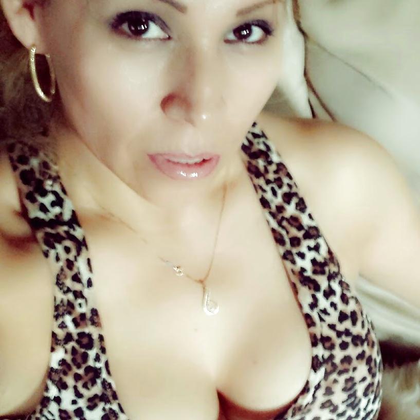 17P Gorgeous cougar latina