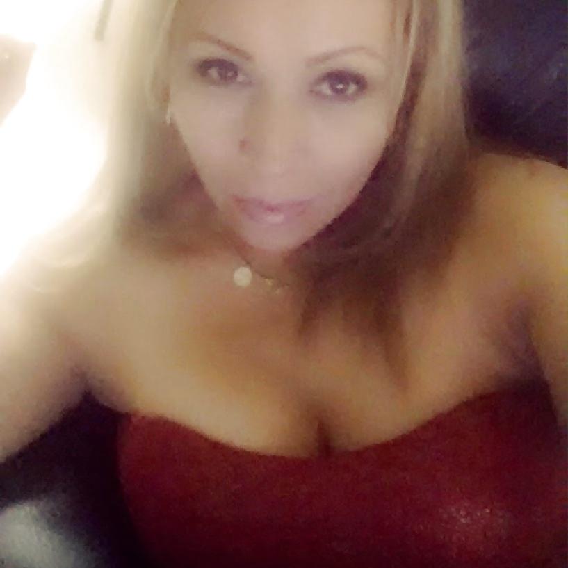 17P Gorgeous cougar latina