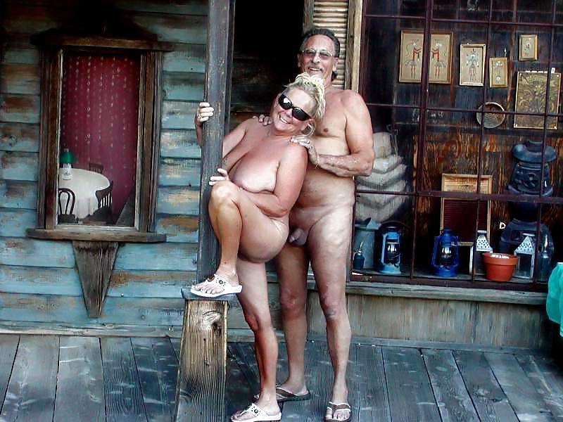 20P Naked couple 23.
