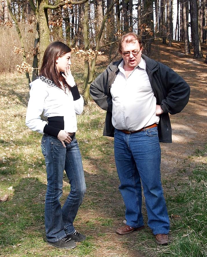 12P Who seduce who - public couple by strangers