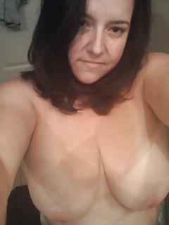25P Comment if u would or want to fuck my chubby girl??