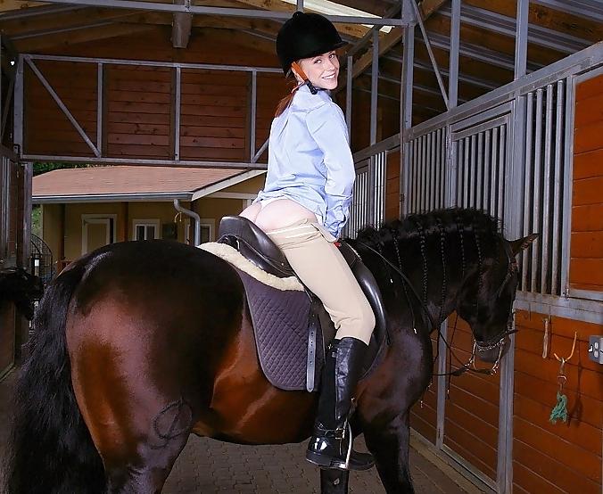 14P Who  seduce who - couple in riding stable