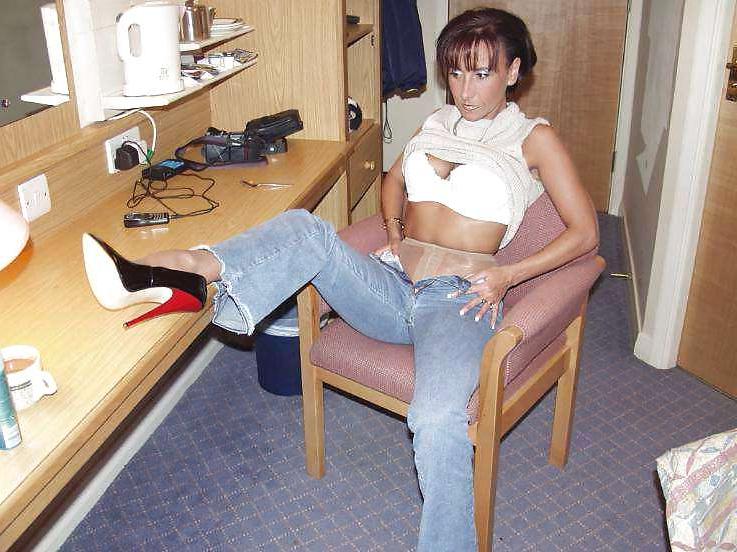 17P The Sexy Housewife 26