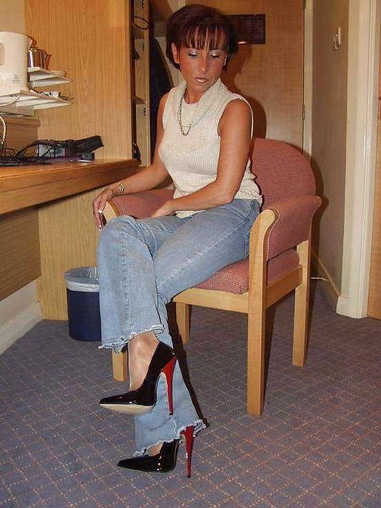 17P The Sexy Housewife 26