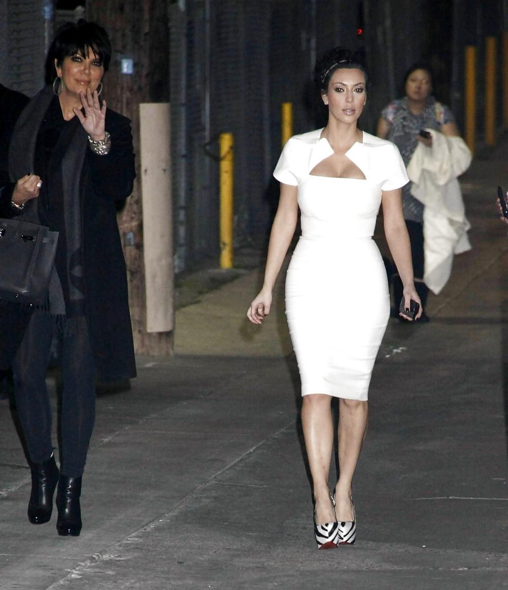 12P Kim Kardashian Arrives at Jimmy Kimmel Live Show
