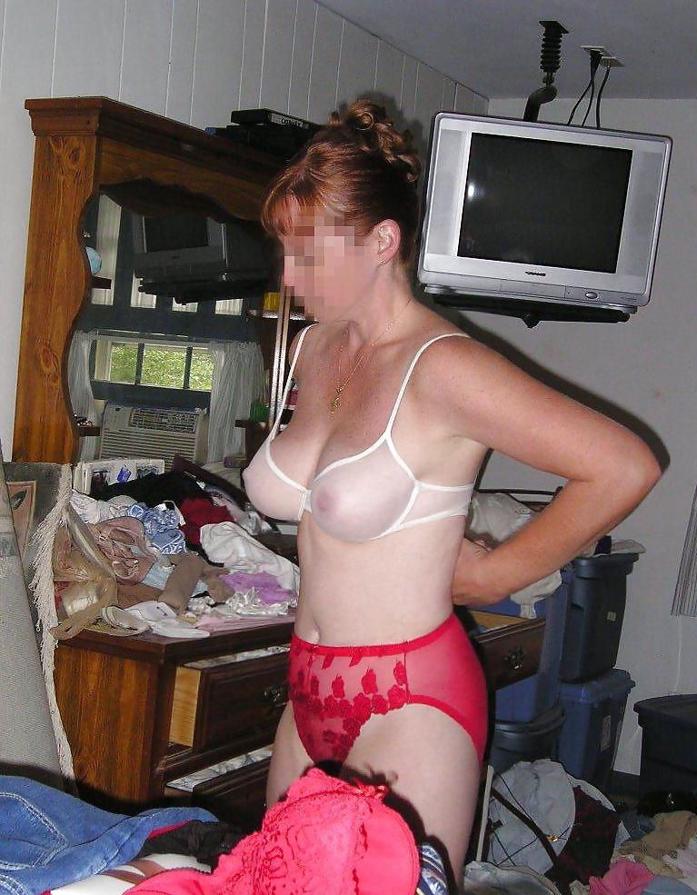 24P The Sexy Housewife 16