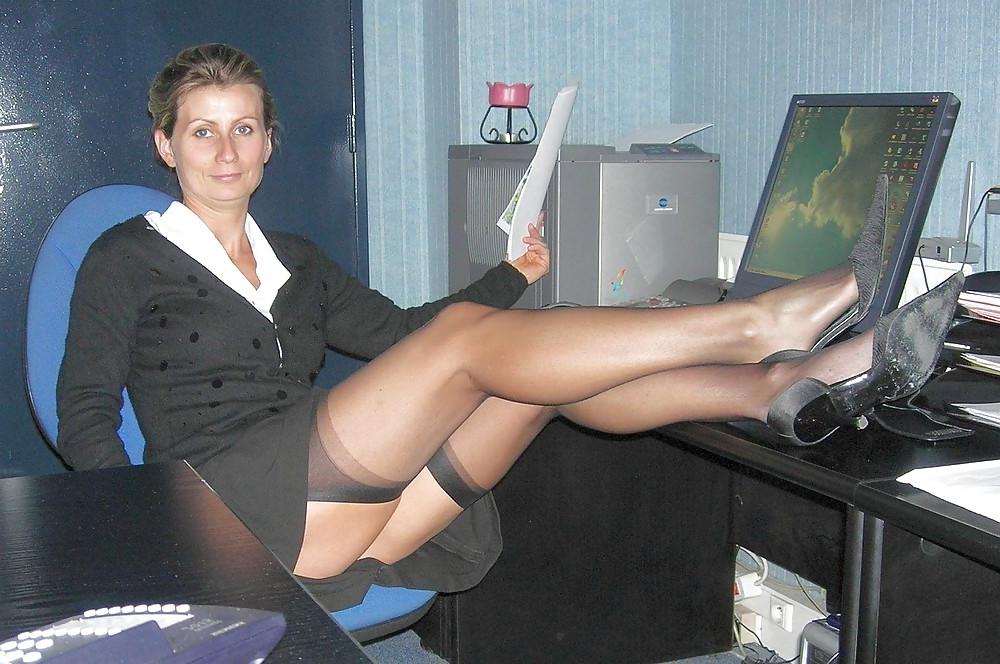 24P The Sexy Housewife 16