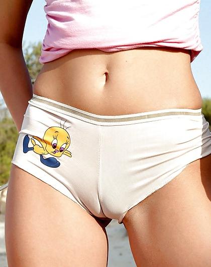10P Camel toe