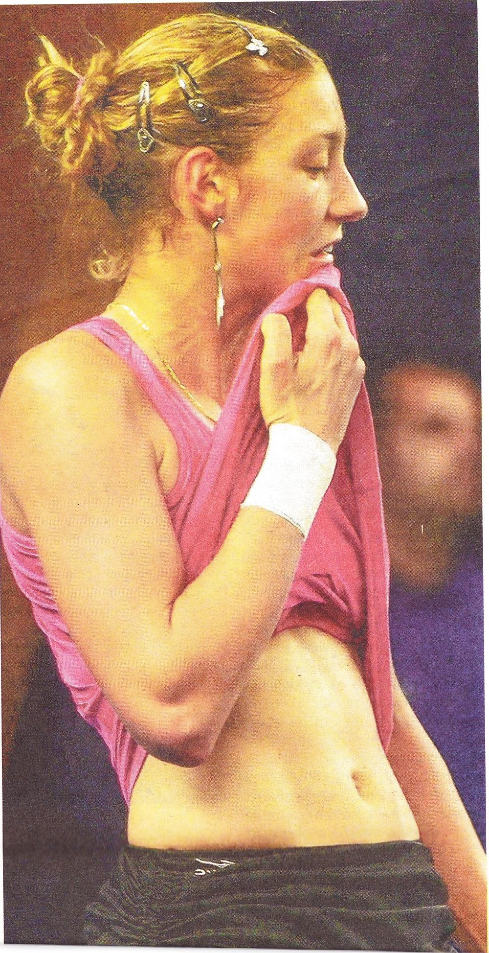 11P Belgian tennis babe - Yanina Wickmayer