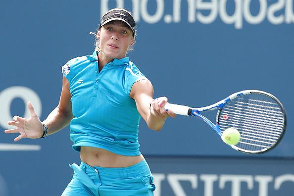 11P Belgian tennis babe - Yanina Wickmayer