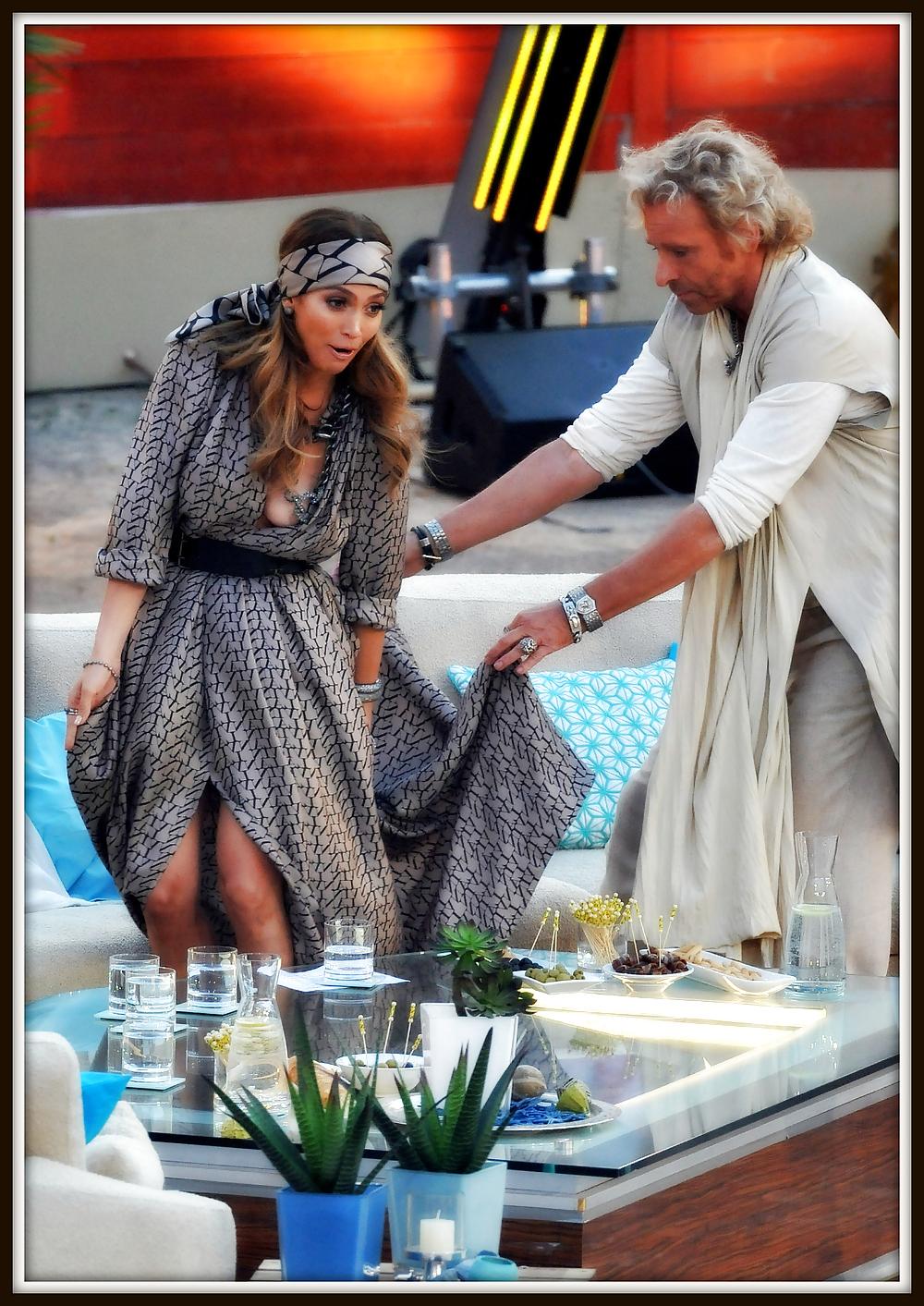 5P Jennifer Lopez  BREAST REVEALED  on Wetter Das TV Show  