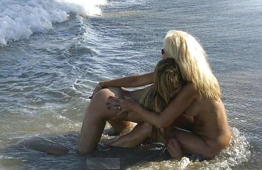 9P Housewife At the Beach 5