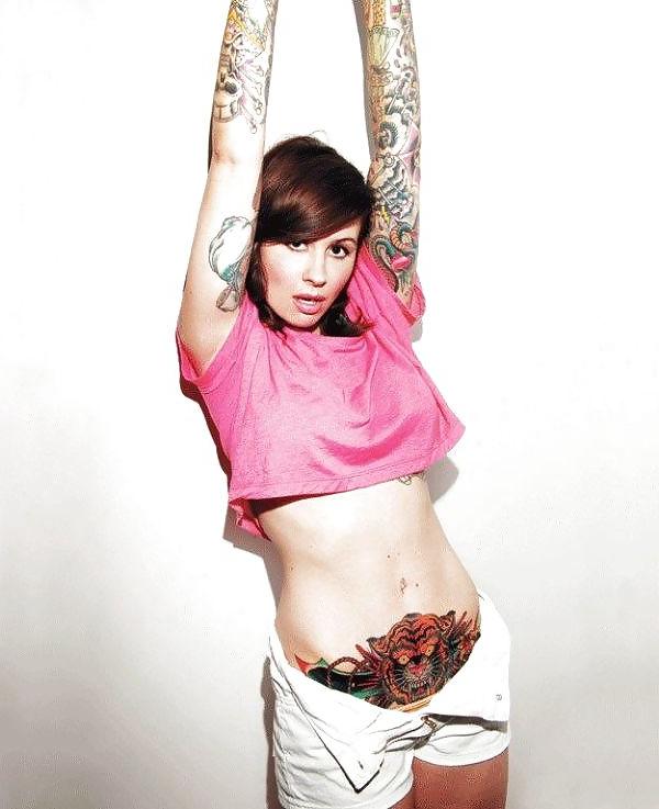 25P Beautiful naked girls with tattoos