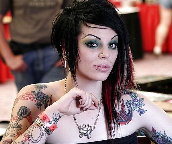 25P Beautiful naked girls with tattoos