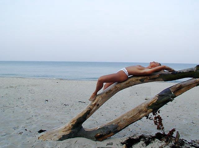 8P Housewife At the Beach 2