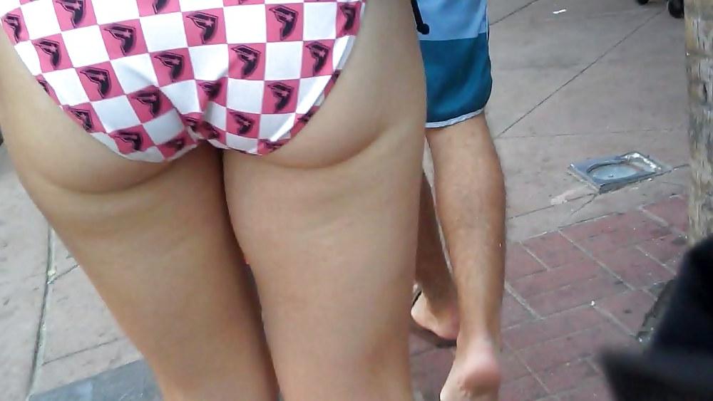 11P Nice day for butts & ass in bikini