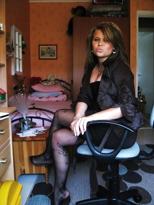 25P Shiny Legs and Upskirt