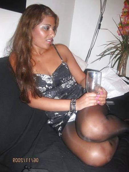 25P Shiny Legs and Upskirt