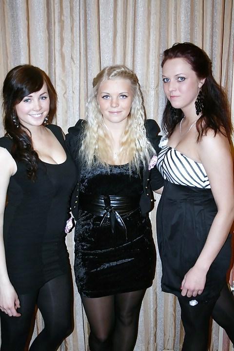 25P Shiny Legs and Upskirt