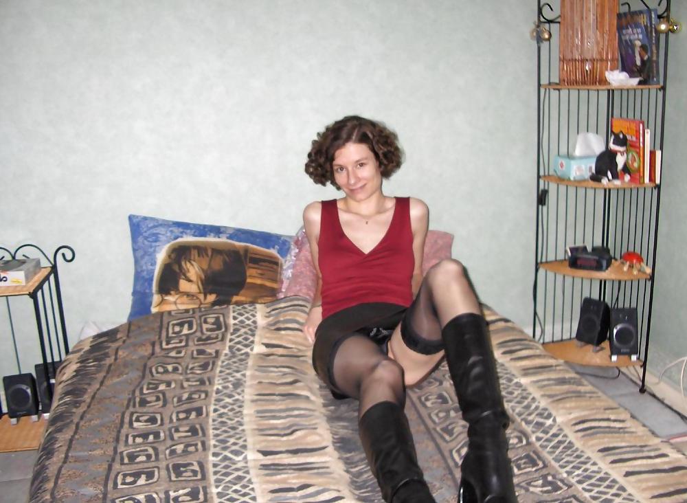 25P Shaved housewife