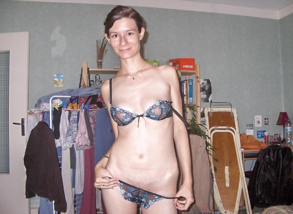 25P Shaved housewife