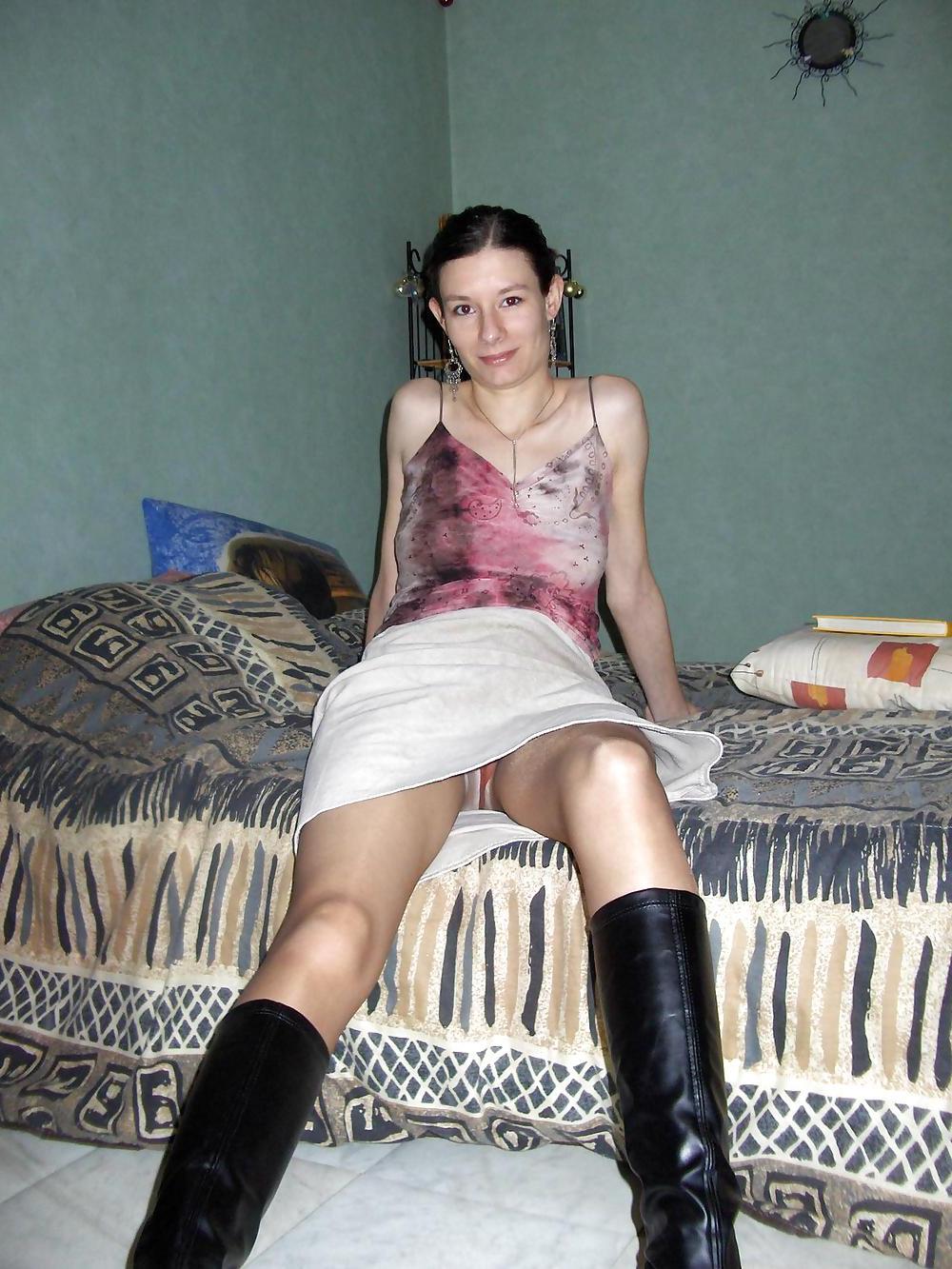 25P Shaved housewife