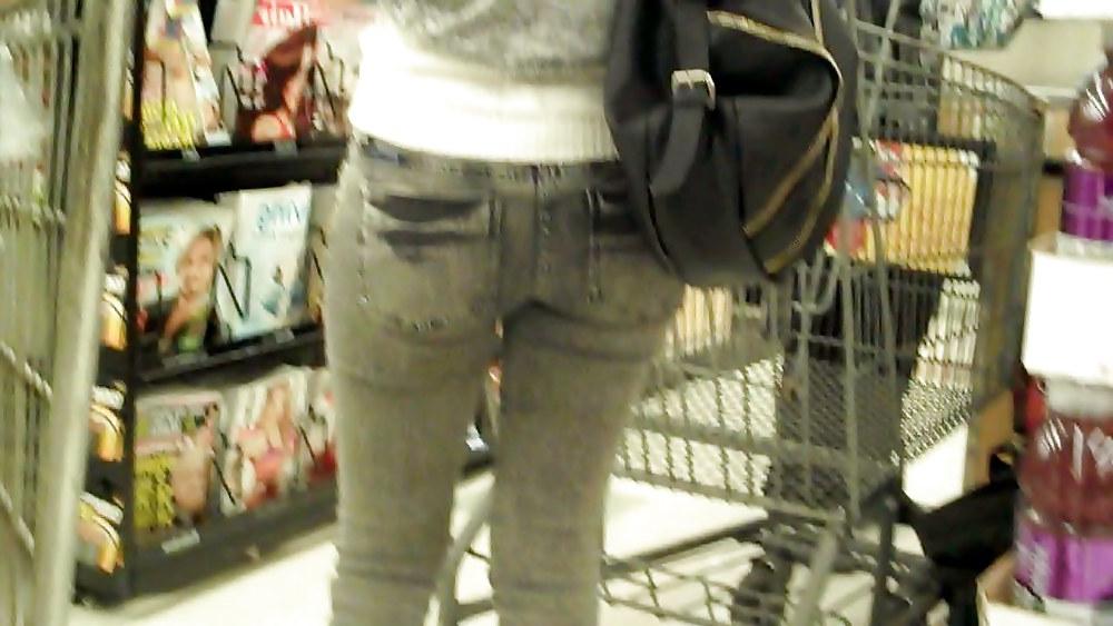10P Ass and butts in some jeans here