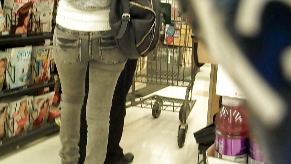 10P Ass and butts in some jeans here