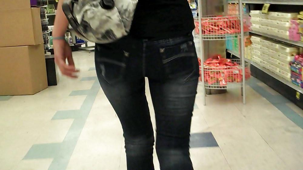 10P Ass and butts in some jeans here