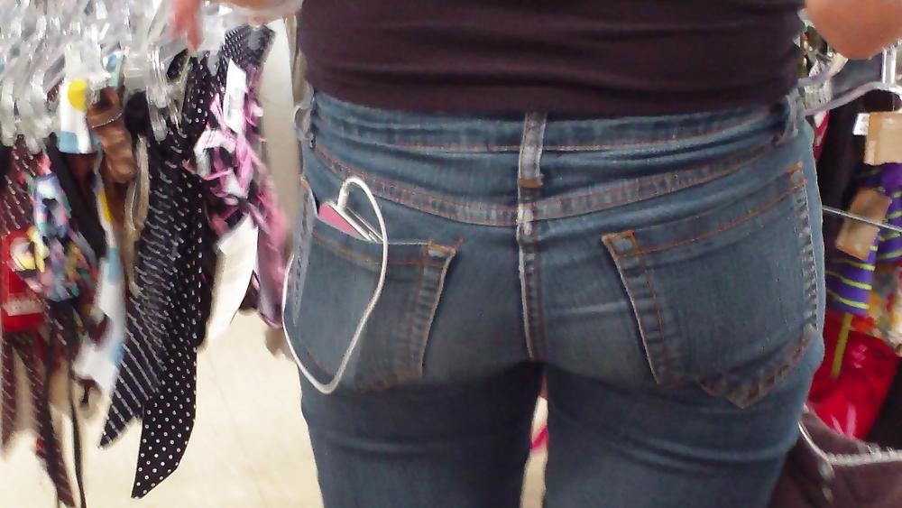25P Butts & ass at bikini beach