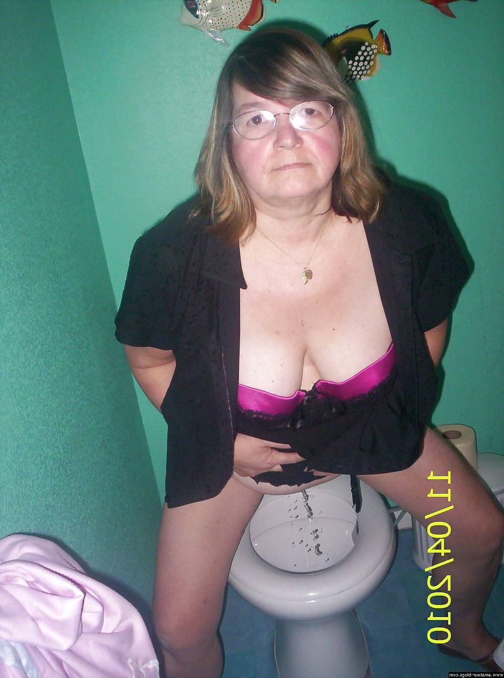 25P Real mature women over 50