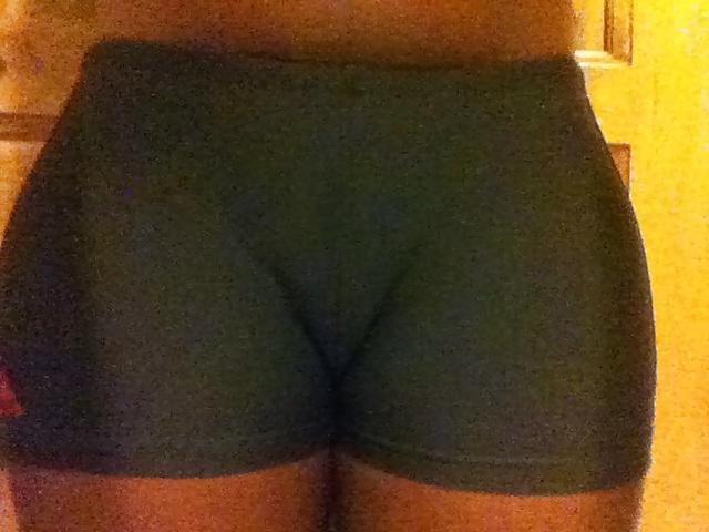 12P Shorty short girl cameltoe
