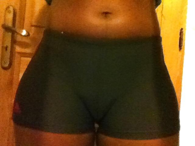 12P Shorty short girl cameltoe