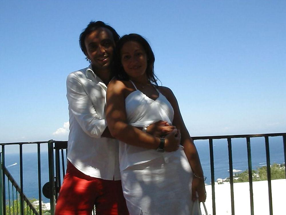 25P Italian couple on vacation