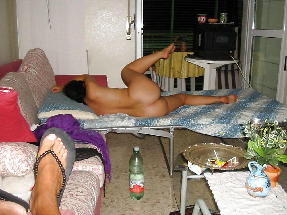 25P Italian couple on vacation