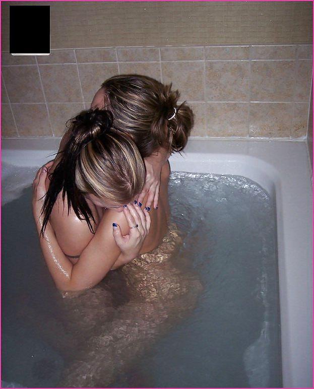 19P Lesbian Couple have Fun !
