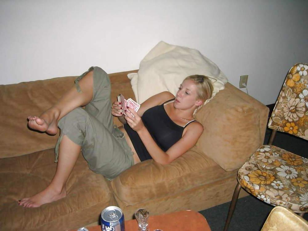25P Strip Poker Pics