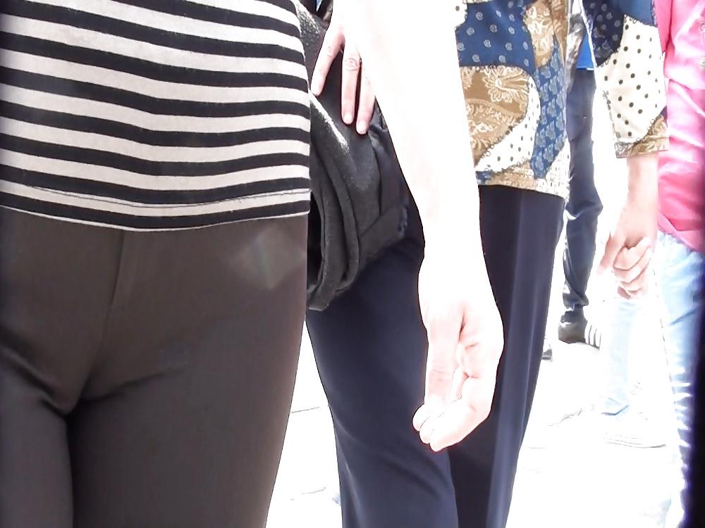 25P Public camel toes