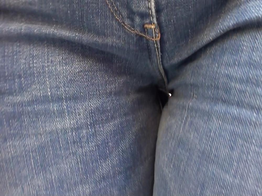 25P Public camel toes