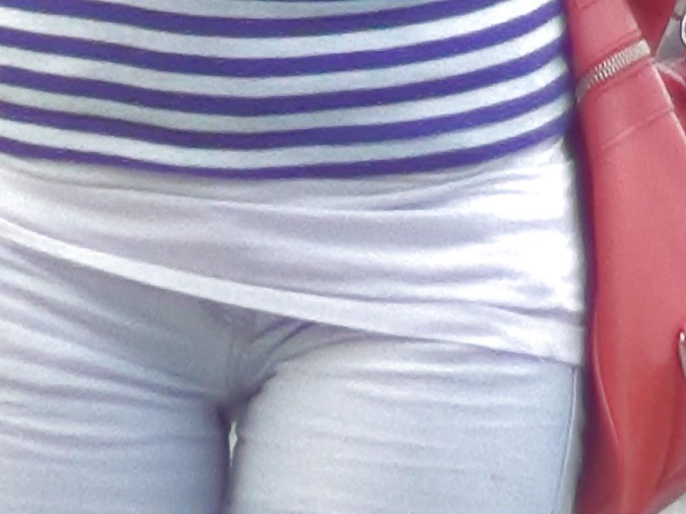 25P Public camel toes