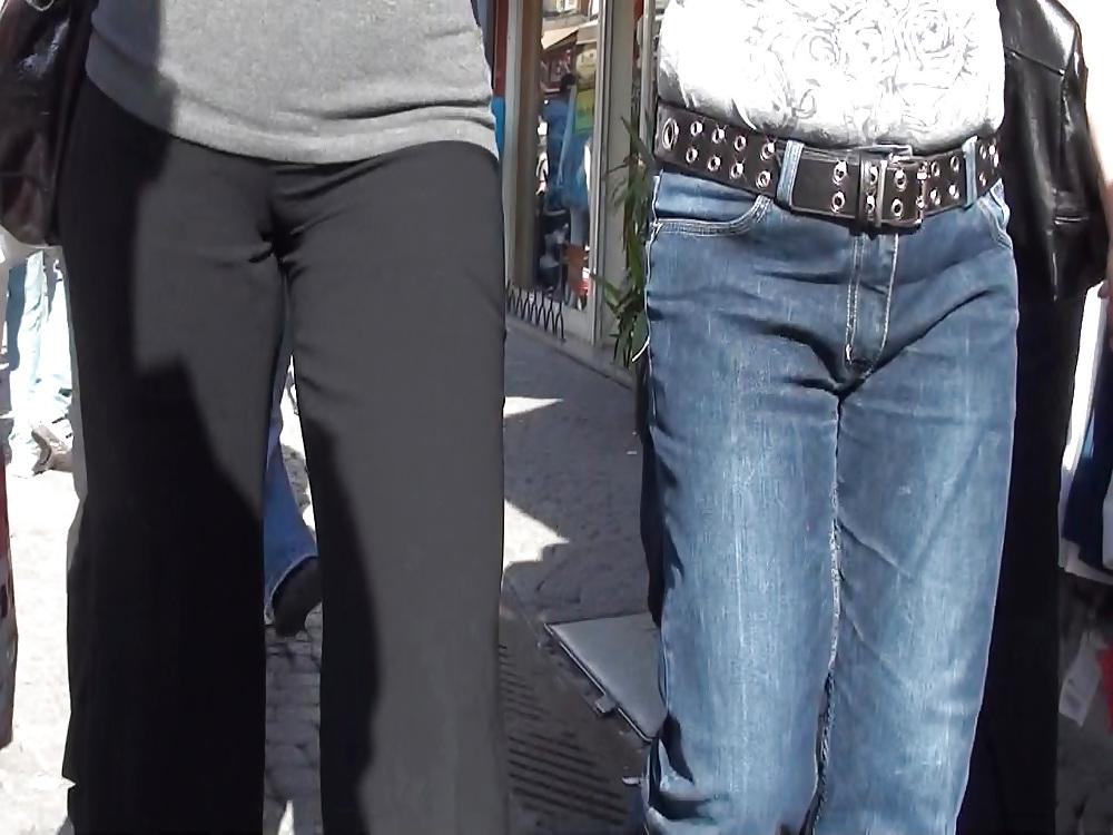 25P Public camel toes