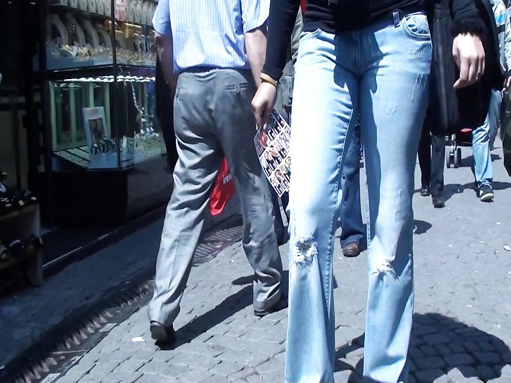 25P Public camel toes
