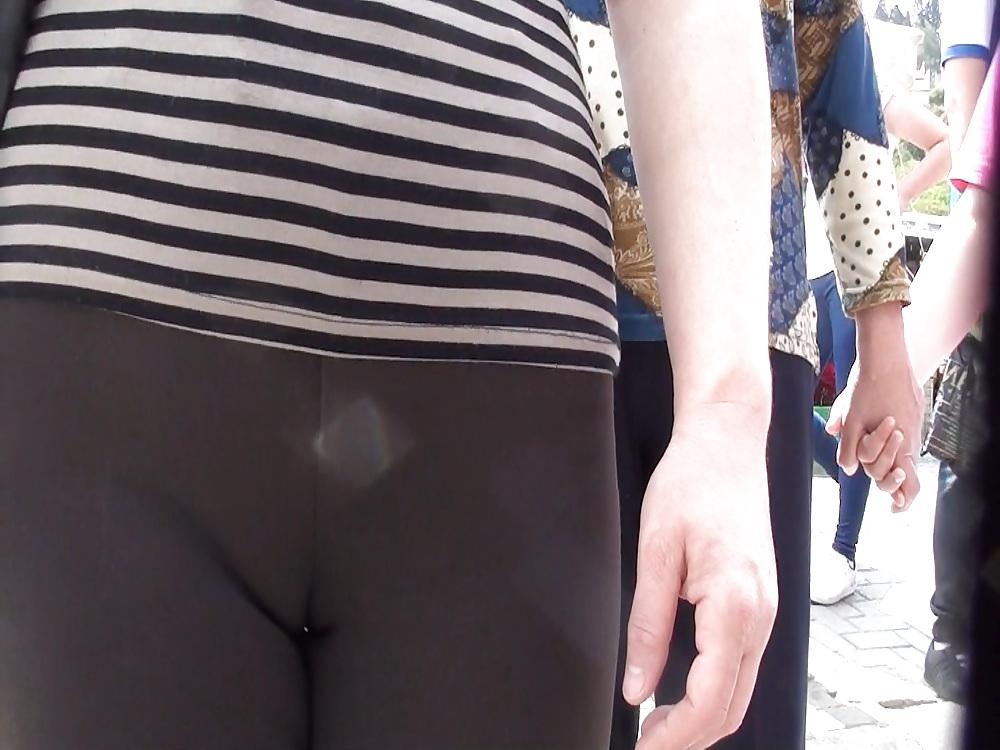 25P Public camel toes