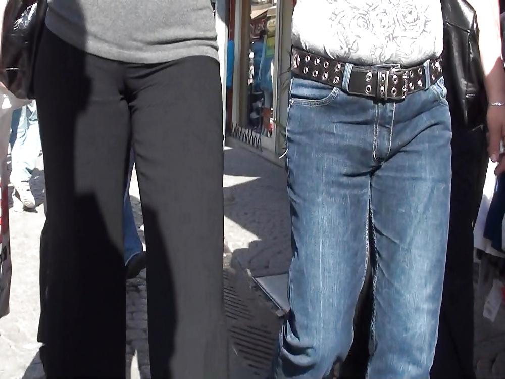 25P Public camel toes