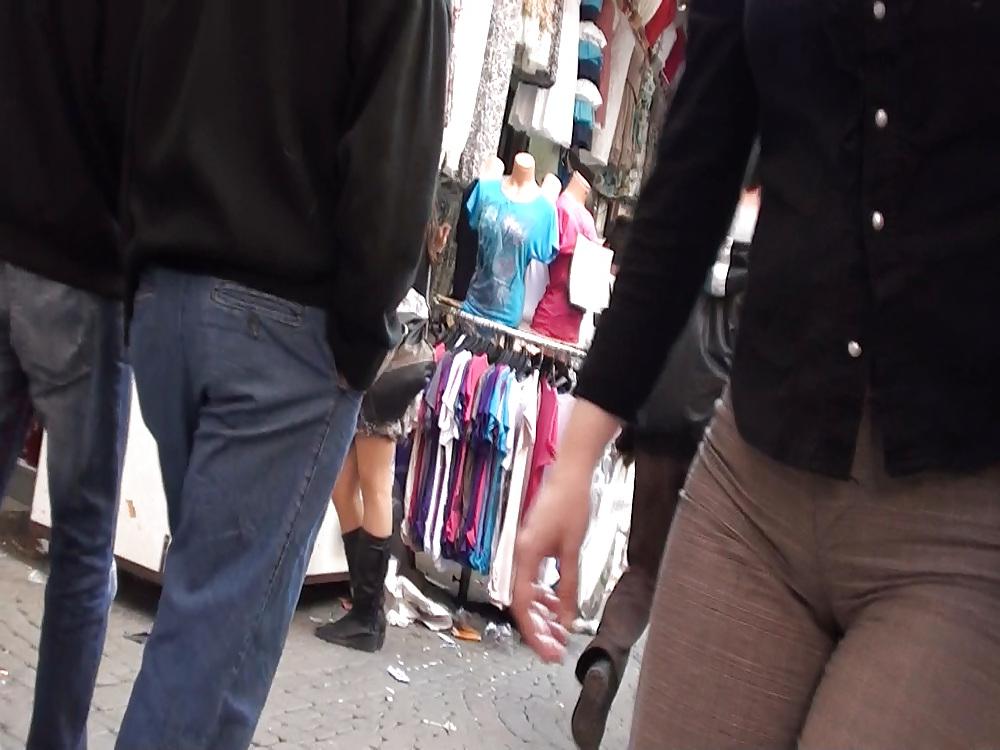 25P Public camel toes