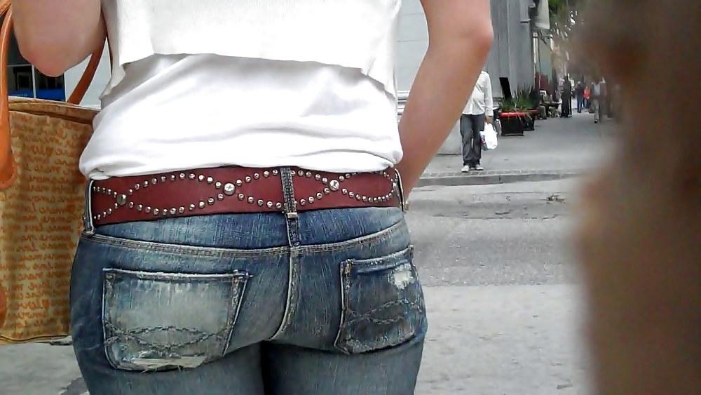 25P A few butts and crazy ass in jeans looking good