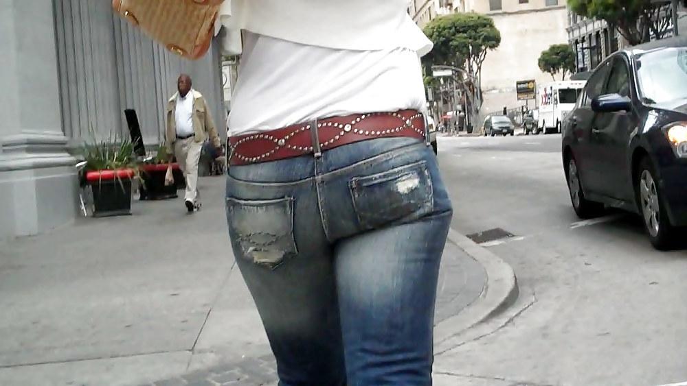25P A few butts and crazy ass in jeans looking good