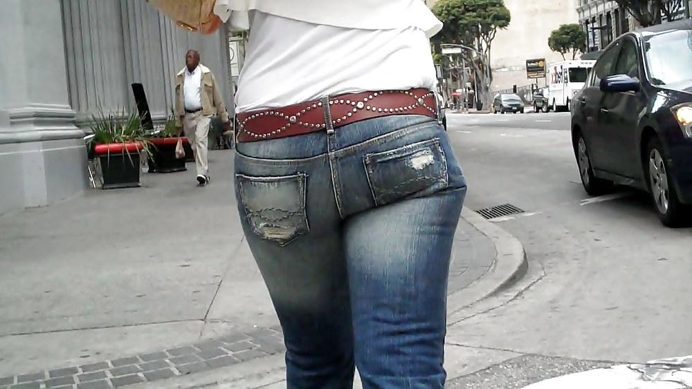 25P A few butts and crazy ass in jeans looking good