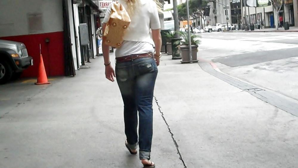 25P A few butts and crazy ass in jeans looking good